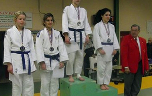 54e376d4d6922_marionpodium001.jpg